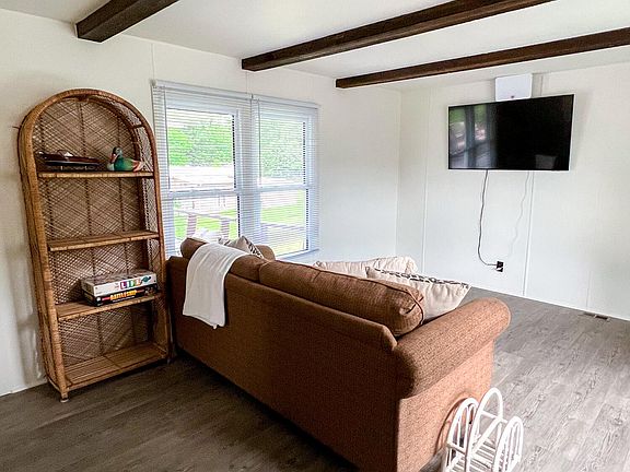 4th image of 613 Painter Creek Rd