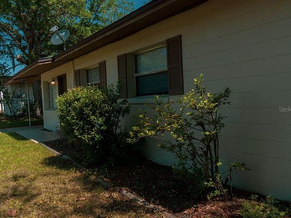 3rd image of 1050 Emerald Dr