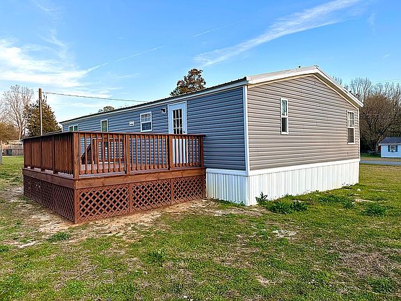 3rd image of 118 Little Farm Ln