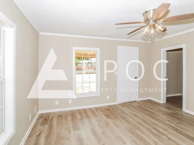 635 E 3rd St — Photo 7