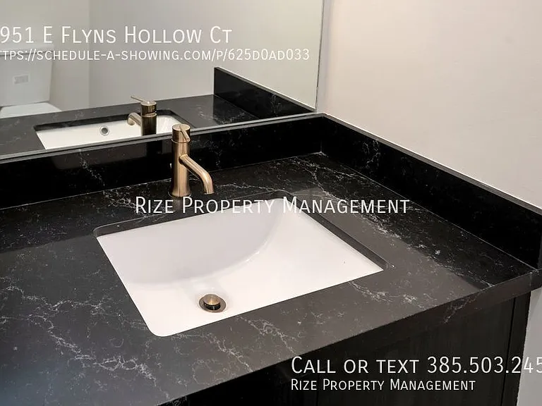 1951 E Flyns Hollow Ct — Photo 11