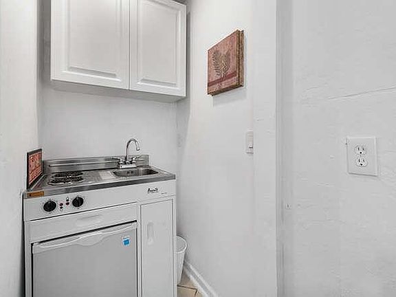 5th image of 5225 SE Channel Dr Unit 5
