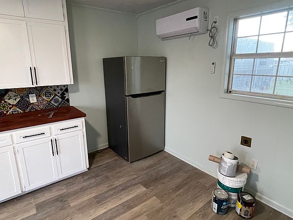 4th image of 2706 N Hancock Ave #B