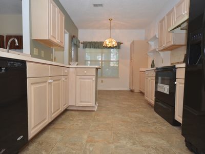 902 Drivers Ln, Newport News, VA, 23602