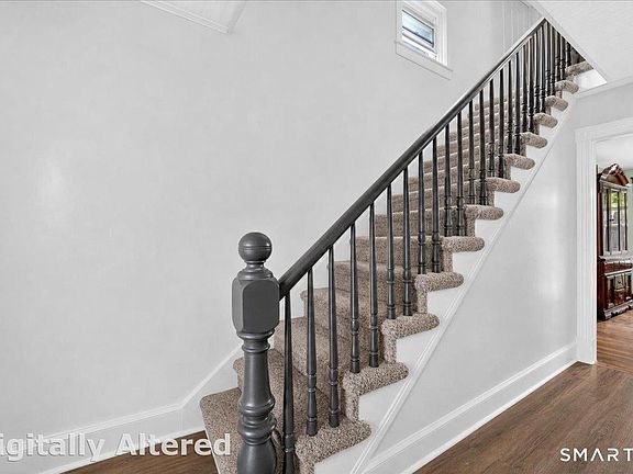4th image of 210 Maple Avenue