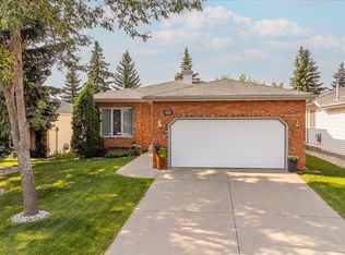 605 Revell Wynd NW, Edmonton, AB T6R2H9