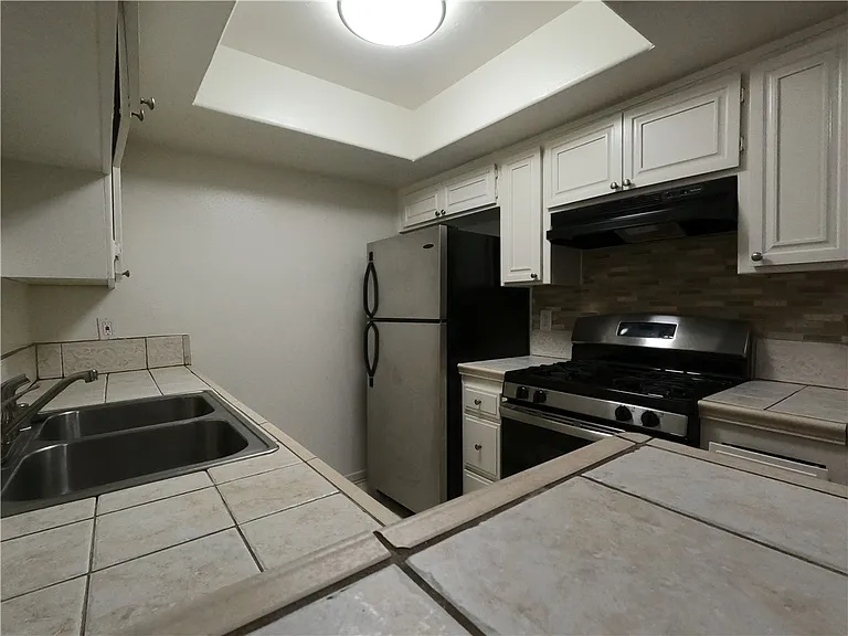 5060 Kester Ave #103 — Photo 7