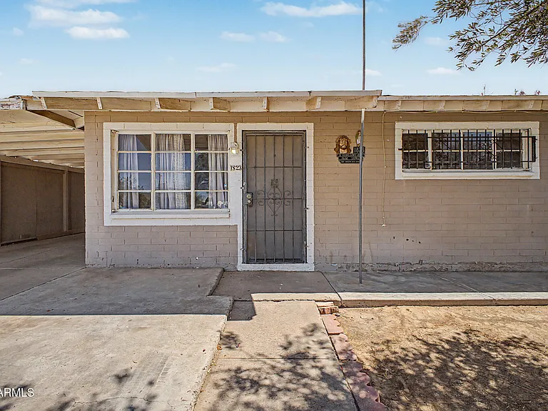 1823 E Sunland Ave — Photo 4