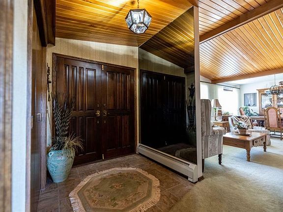 3rd image of 114 Slade Dr