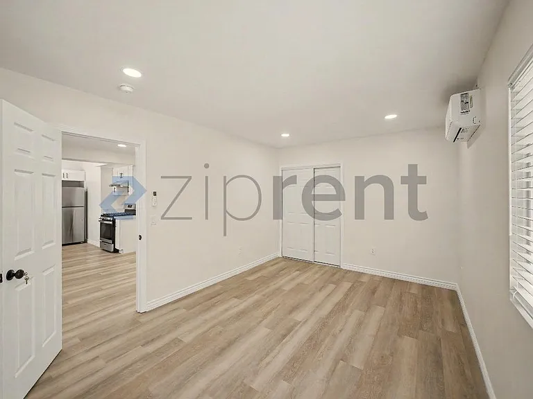 3751 E 6th St — Photo 16