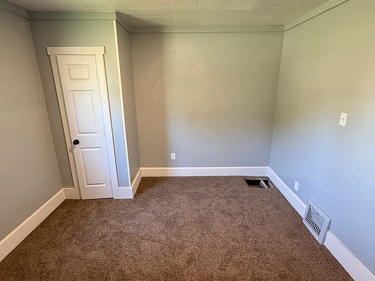 1744 Maple Ave NE — Photo 7