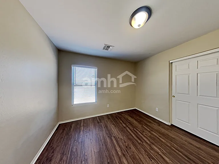1517 S 115th Dr — Photo 18