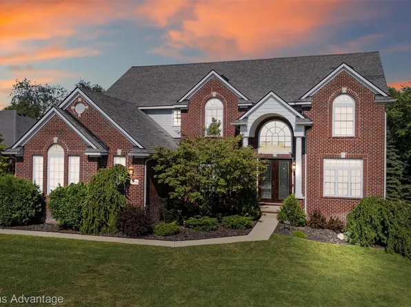 25506 Stanley Ln, South Lyon, MI 48178