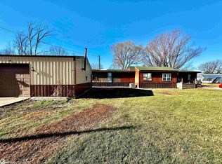 9041 Center St, Grinnell, IA 50112