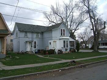 2nd image of 828 W Maxwell Ave