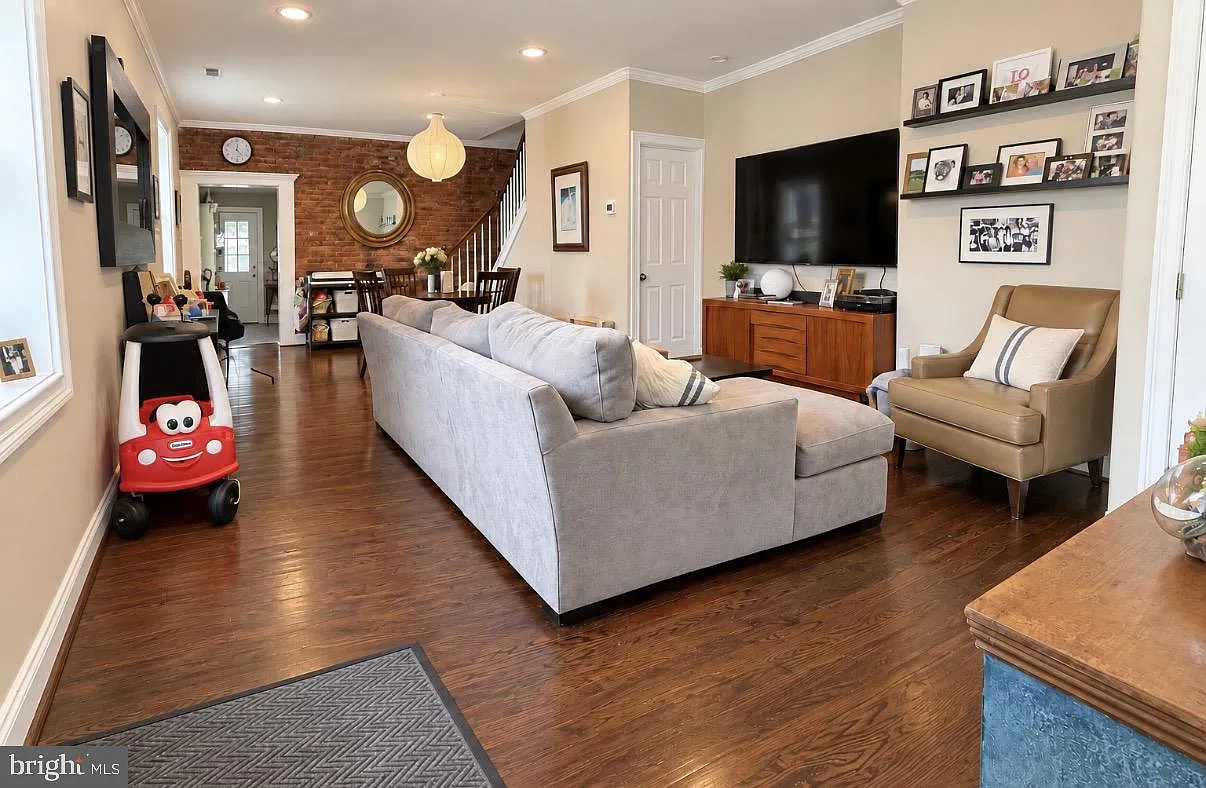 3 bed, 2.5 bath, 1605 sqft, $3,500 — Photo 3