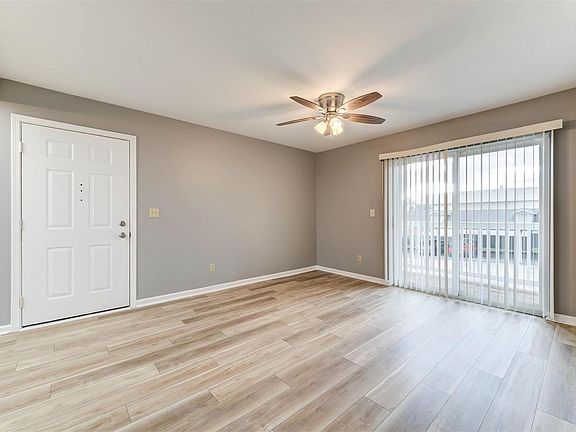 3rd image of 12401 Somerset Place Dr APT G