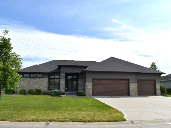 605 E Pinehurst Trl, Dakota Dunes, SD 57049