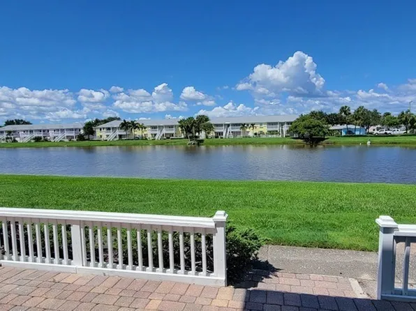 237 Seahorse Dr SE, Saint Petersburg, FL