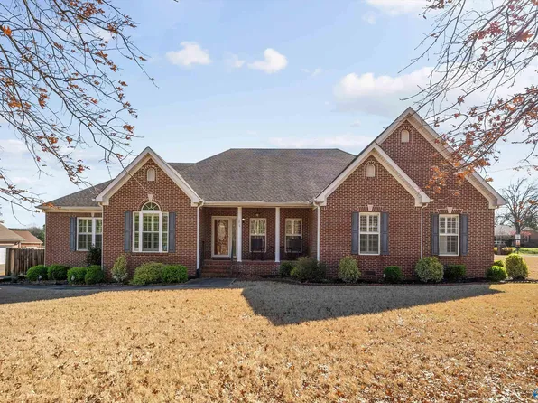1815 Lindsay Ln S, Athens, AL 35613