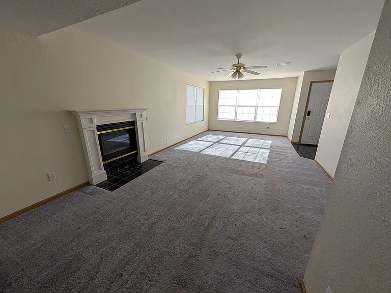 1706-1708 N Vail Ct #1706 — Photo 2