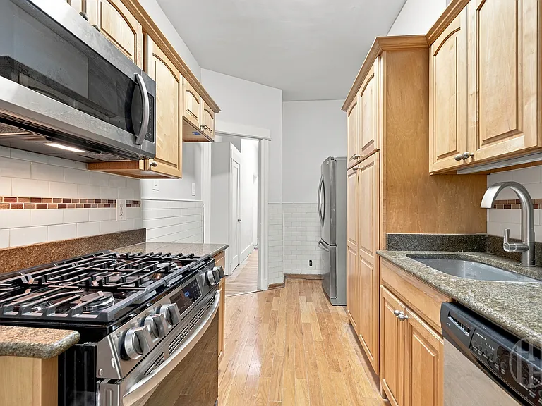 204 E 31st St #1 — Photo 12