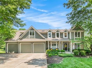 194 Canyon View Dr, Lansing, KS 66043