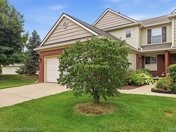 4th image of 4637 Summer Ridge Dr
