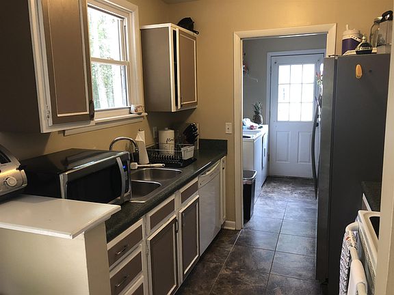 3rd image of 1019 Winding Way Dr