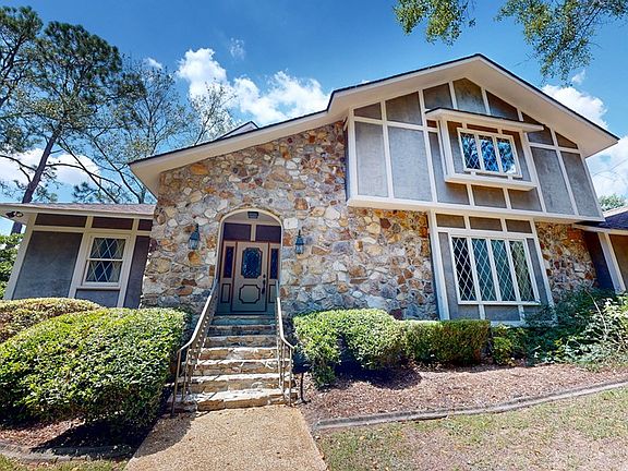 2nd image of 102 Nellwood Cir