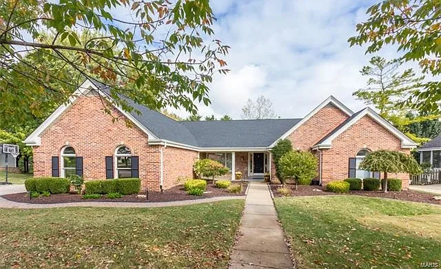 843 Burgundy Ln photo 1
