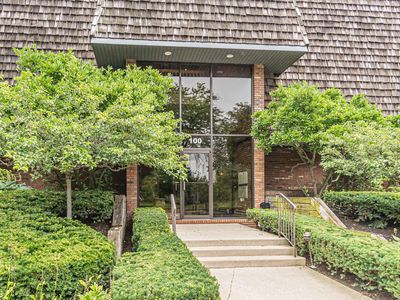 100 Red Top Dr APT 301, Libertyville, IL, 60048