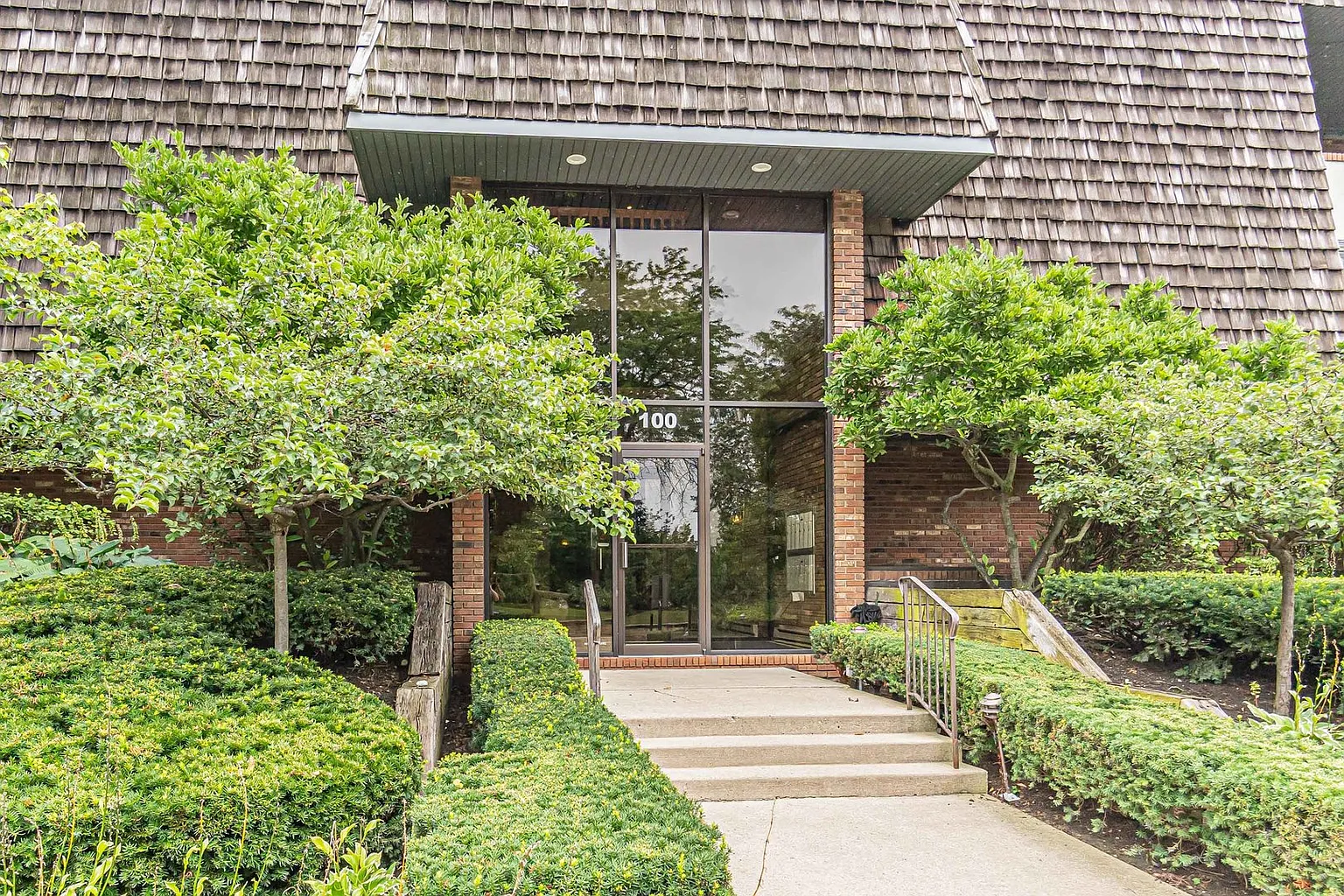 100 Red Top Dr APT 301 photo 1