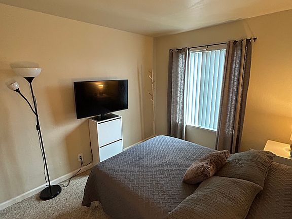 3rd image of 840 Antoinette Ln APT C