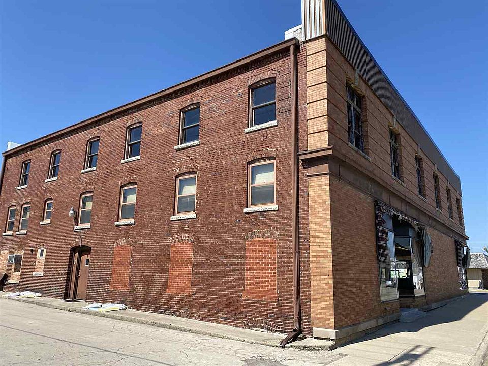 1st image of 216 E Milwaukee St