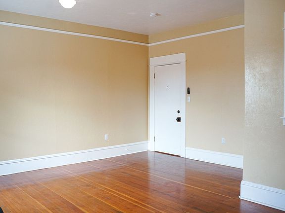 4th image of 1008 N Killingsworth St #4