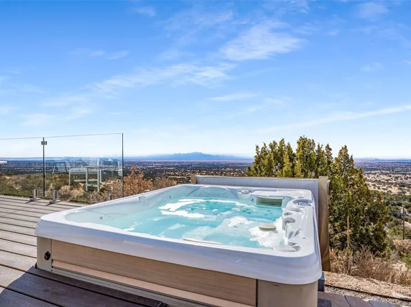 89 Coyote Xing, Santa Fe, NM 87508