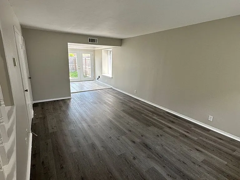 6596 Poplar Woods Cir S #6 — Photo 2