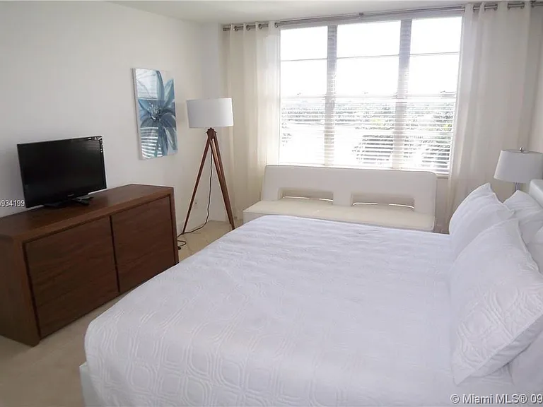 5161 Collins Ave #806 — Photo 23