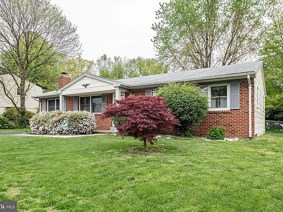 3rd image of 3820 Claremont Ln