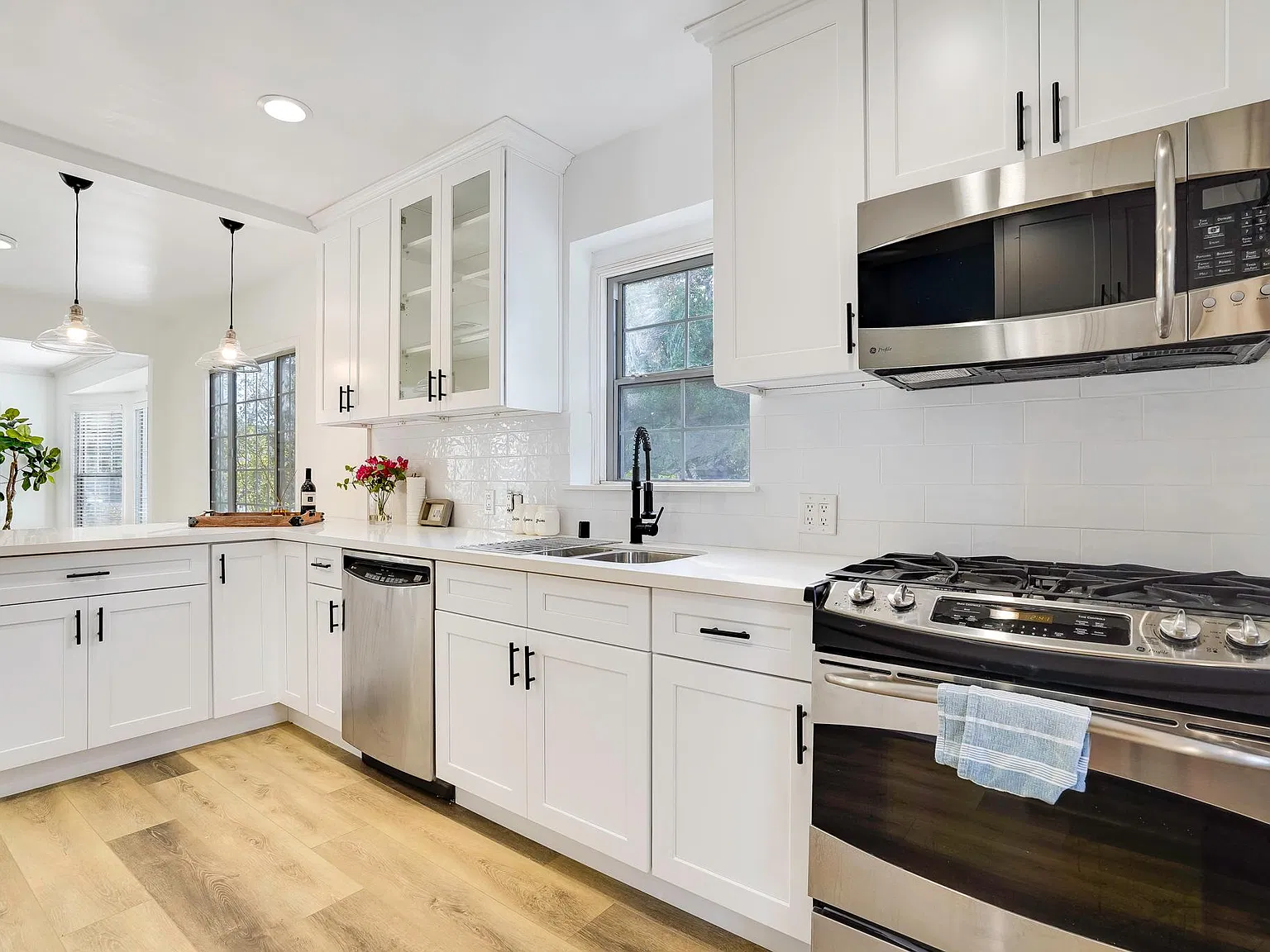 14157 Califa St — Photo 2