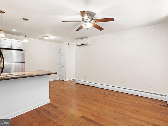 3rd image of 2531 Lombard St #1S