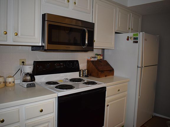 4th image of 5935 N High St #124