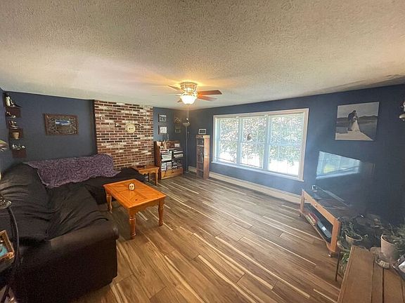 5th image of 20 Oakwood Dr