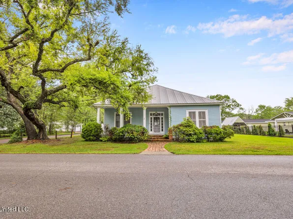 1312 Porter Ave, Ocean Springs, MS 39564