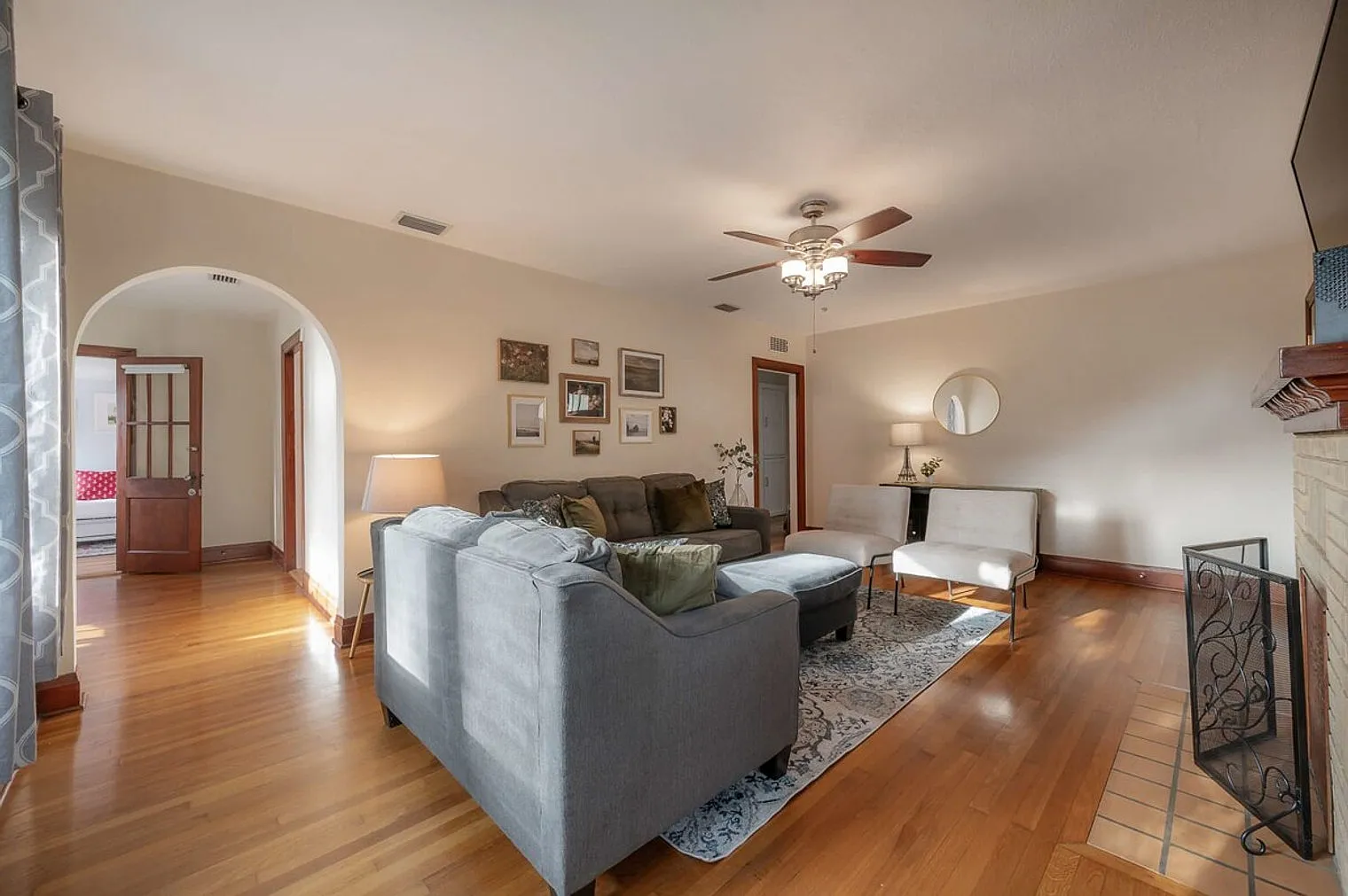 3 bed, 1.0 bath, 1248 sqft, $4,332 — Photo 1