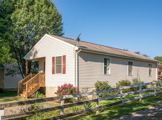 8482 Ashby Ave, Marshall, VA 20115