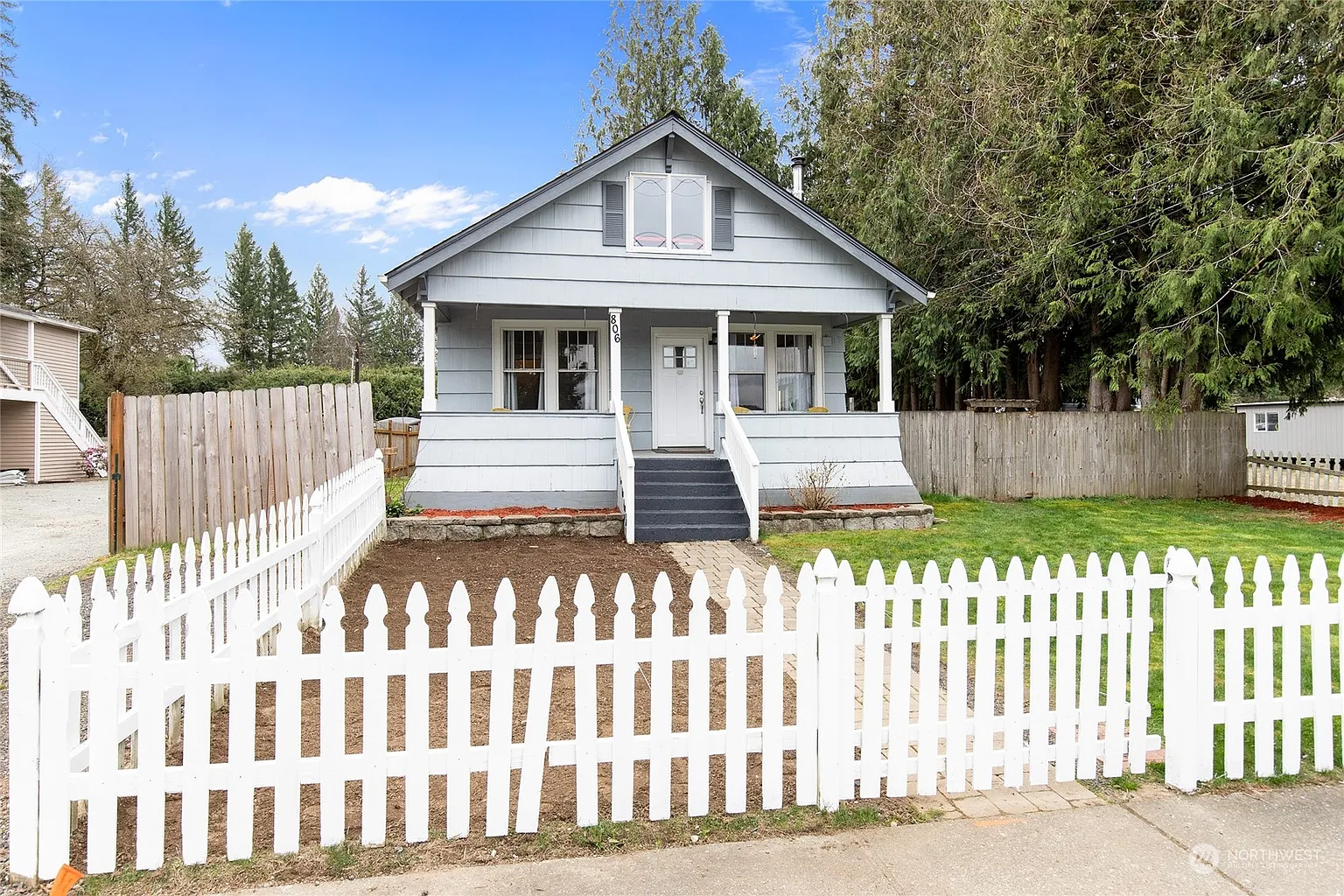 806 Main Street photo 1