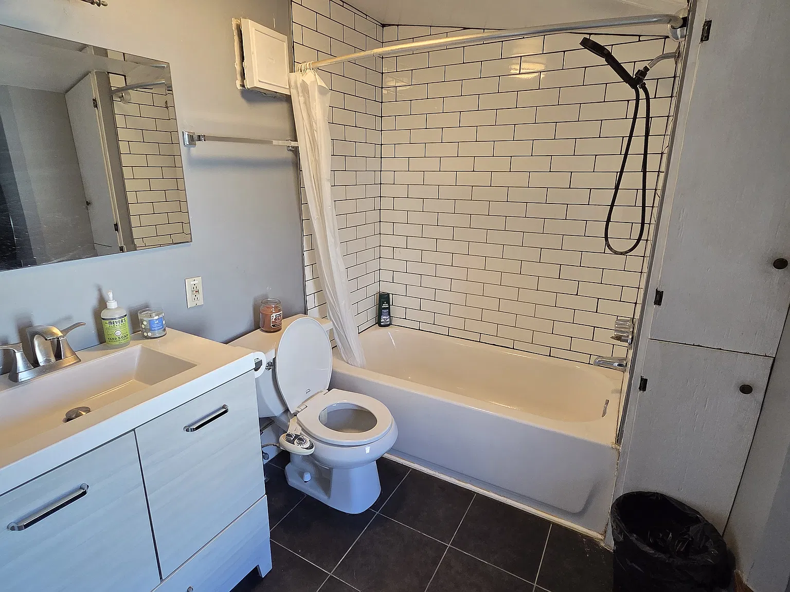 1 bed, 1.5 bath, 900 sqft, $1,450 — Photo 2