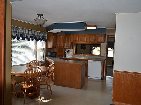 Eat-in Kitchen